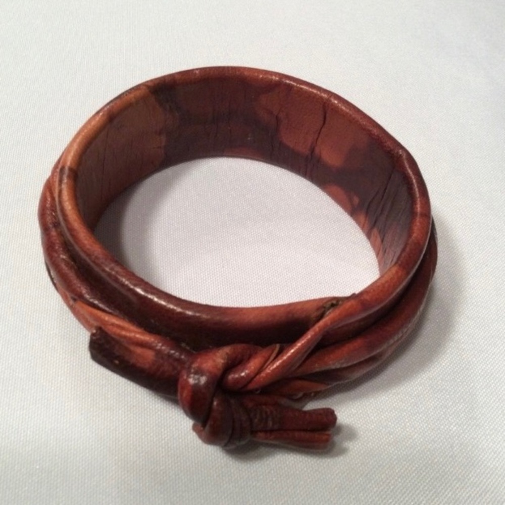 UNIQUE LEATHER BRACELET WITH A COOL NOTT-TIE—BRAID